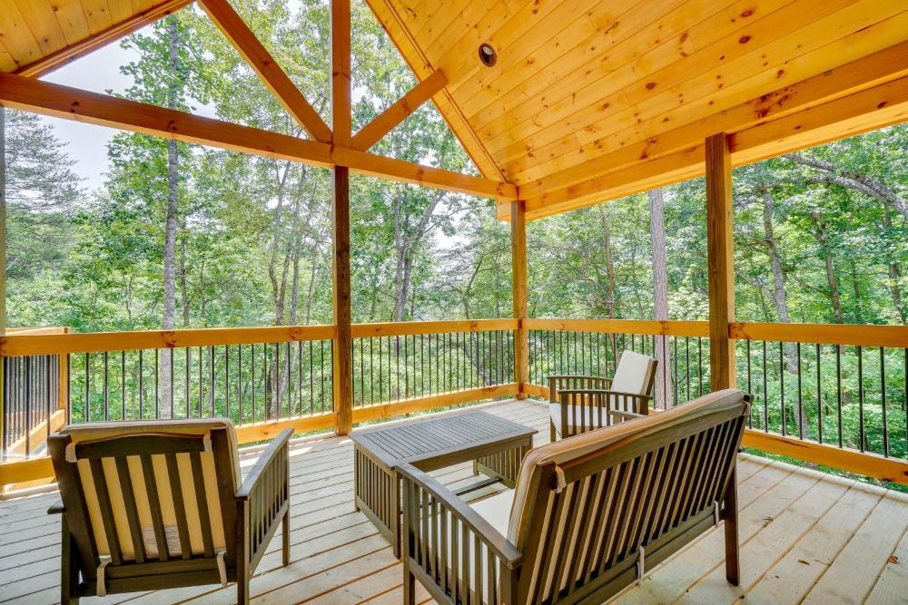 Luxe Sevierville Home with Deck Near Pigeon Forge!